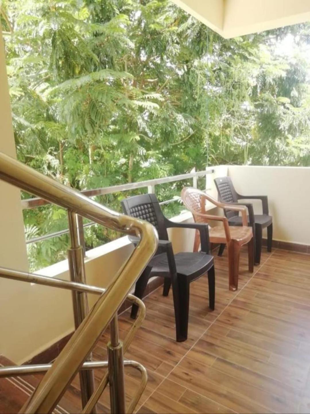 Anandi Homestays ตีรูปาติ ภายนอก รูปภาพ